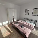 Barje Ii, Bright&sunny, Private Parking Apartamento