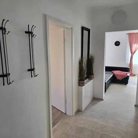 Barje Ii, Bright&sunny, Private Parking Apartment