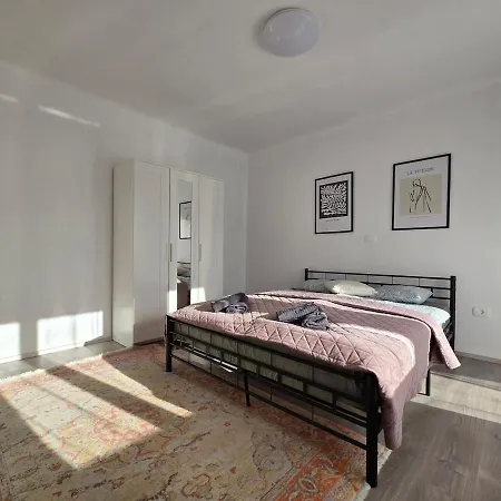 Barje Ii, Bright&sunny, Private Parking Apartamento